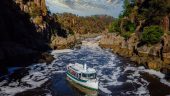 I liked the way the skipper stopped in the gorge, turned off the engine making the experience almost sacred. Awe.