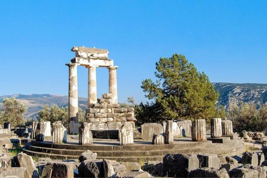 Good Friday in Delphi